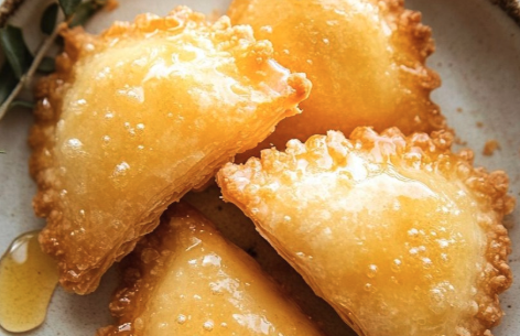Seadas Tarifi: Ballı ve Peynirli Sardunya Tatlısı