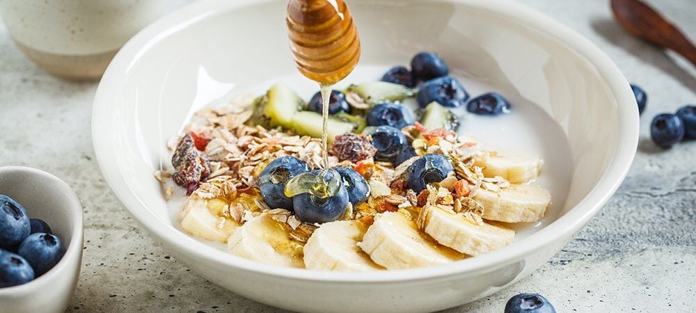 Yulaflı Meyveli Ballı Kup Tarifi (Ballı ve Şekersiz Pratik Tatlı)