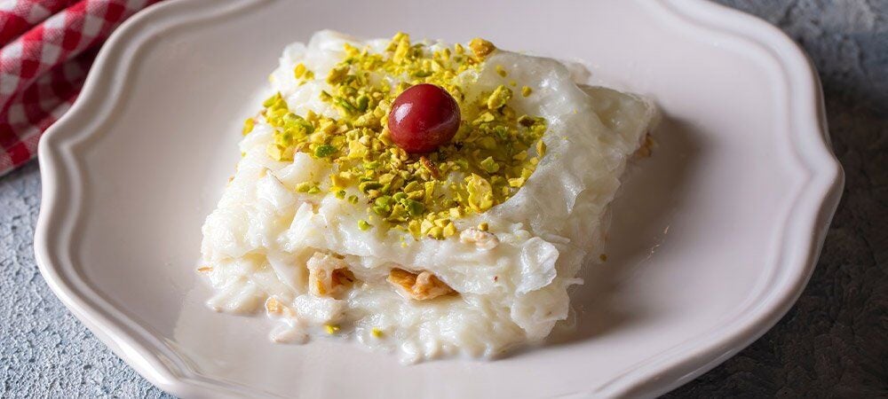 Ballı Güllaç Tarifi: Şeker Yerine Bal ile Hafif Ramazan Tatlısı